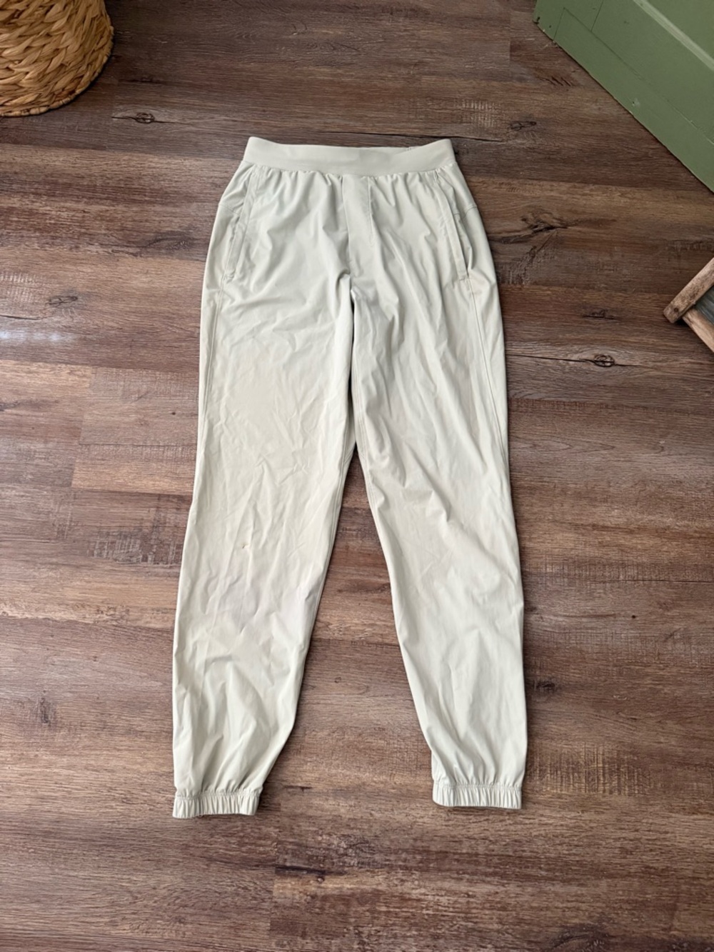 Lululemon Joggers – Men’s XS